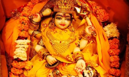 Maa_Baglamukhi